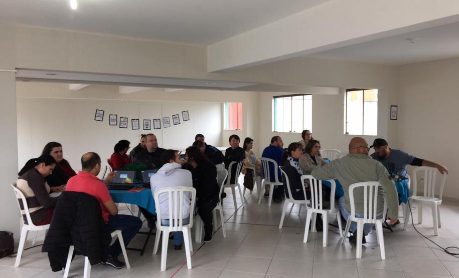 Formação: Laboratório móvel para adm local