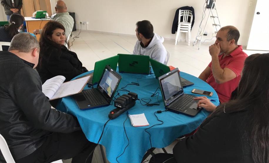 Formação: Laboratório móvel para adm local