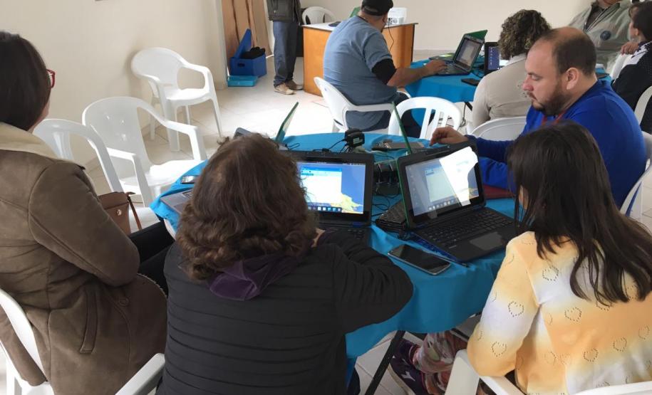 Formação: Laboratório móvel para adm local