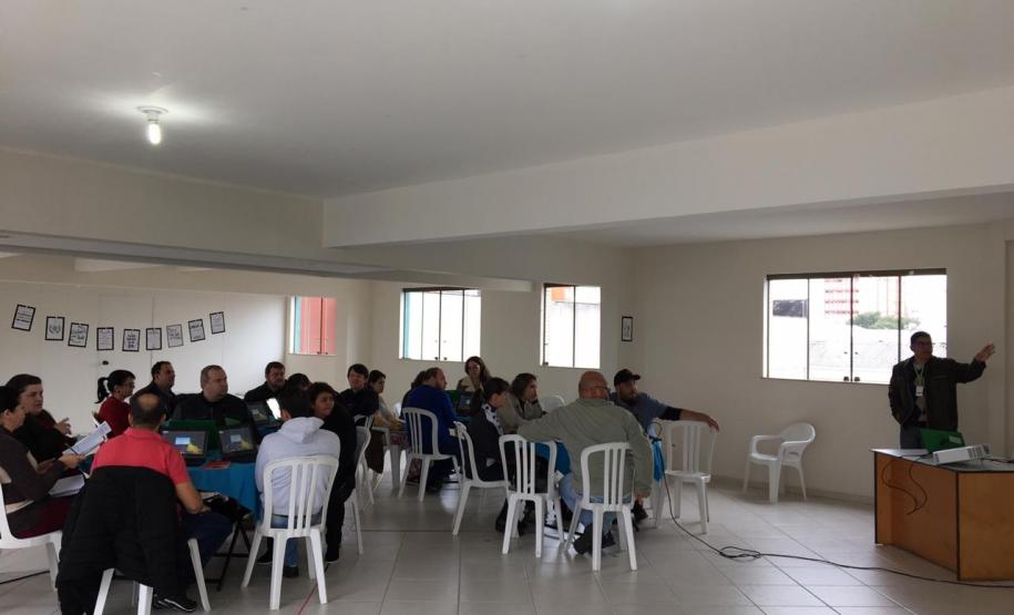 Formação: Laboratório móvel para adm local