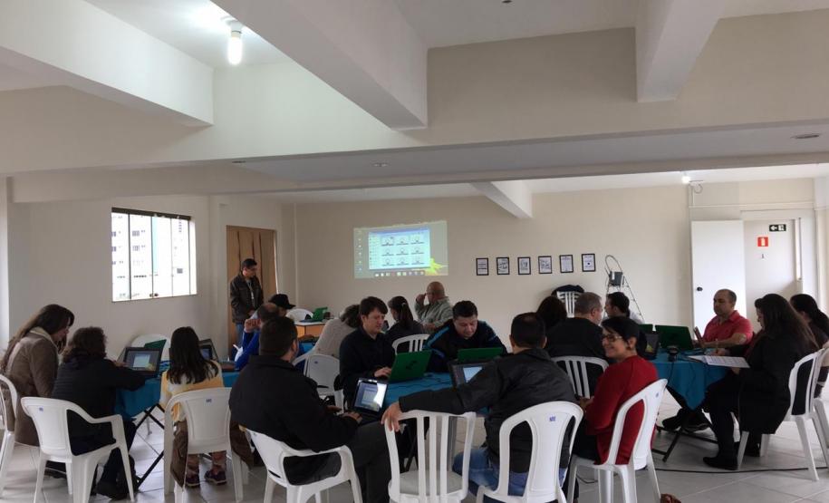 Formação: Laboratório móvel para adm local