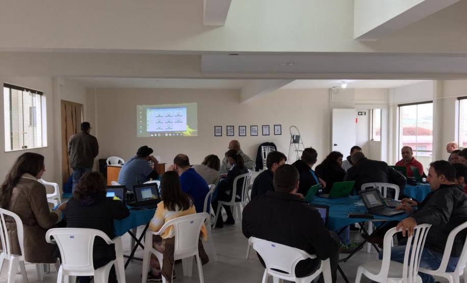 Formação: Laboratório móvel para adm local