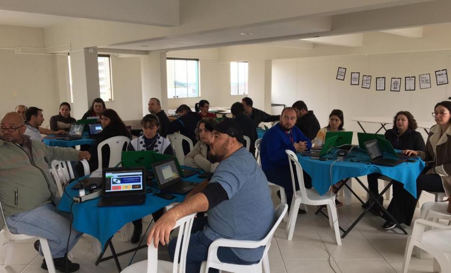 Formação: Laboratório móvel para adm local