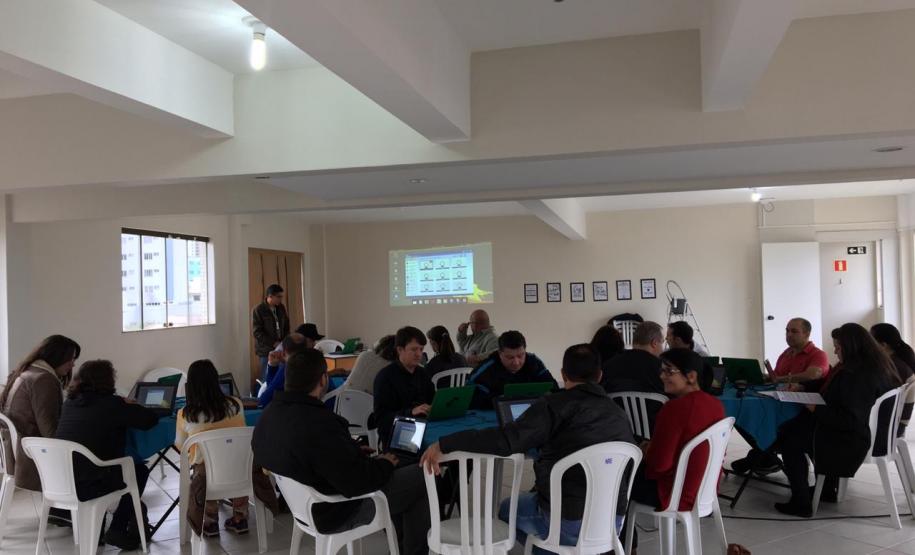 Formação: Laboratório móvel para adm local