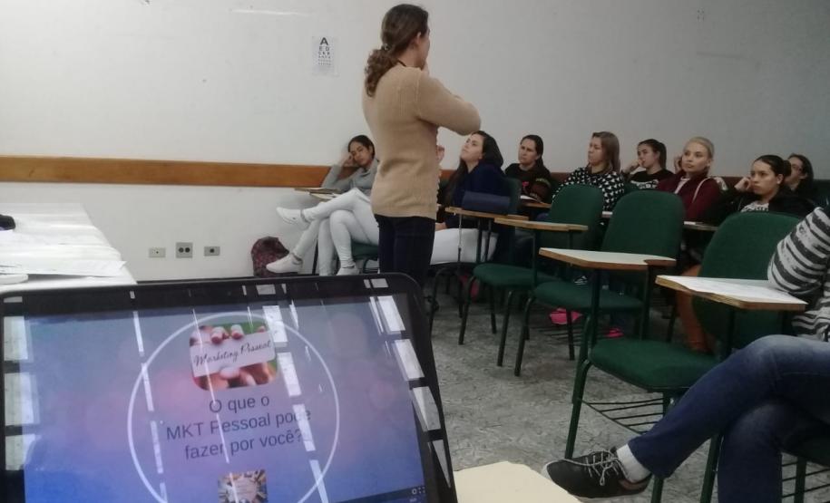 Semana de Enfermagem do Colégio Estadual Ana Vanda Bassara