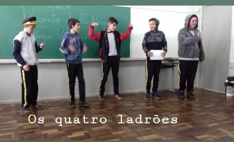 QUEM RECONTA UM CONTO MODIFICA ALGUM PONTO