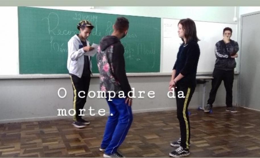 QUEM RECONTA UM CONTO MODIFICA ALGUM PONTO