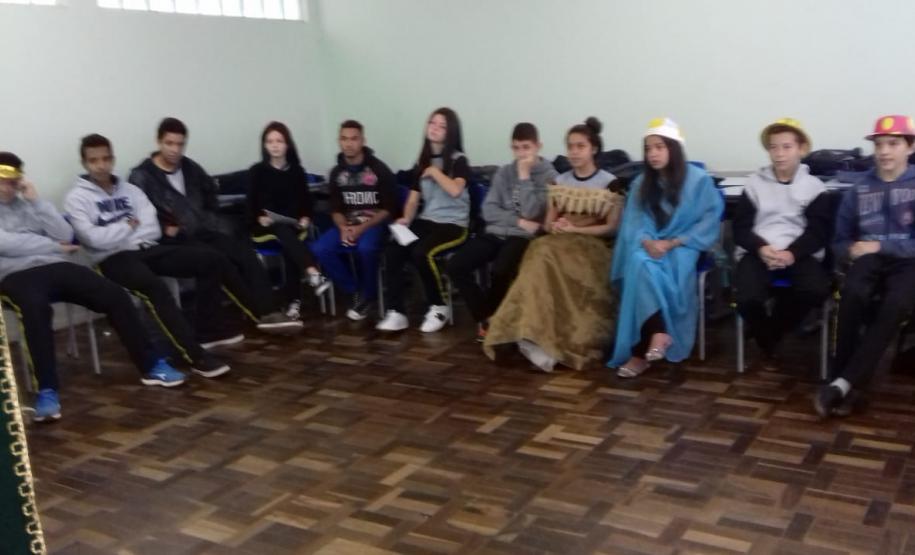 QUEM RECONTA UM CONTO MODIFICA ALGUM PONTO