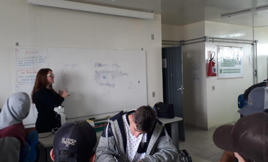 Alunos do 2º Ano em aula de campo.