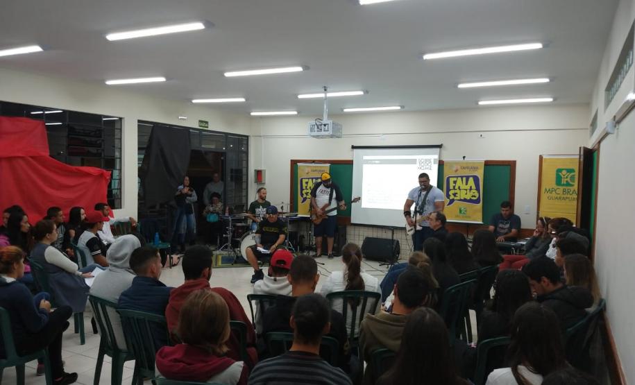 Falando Sério - CE Leni Marlene