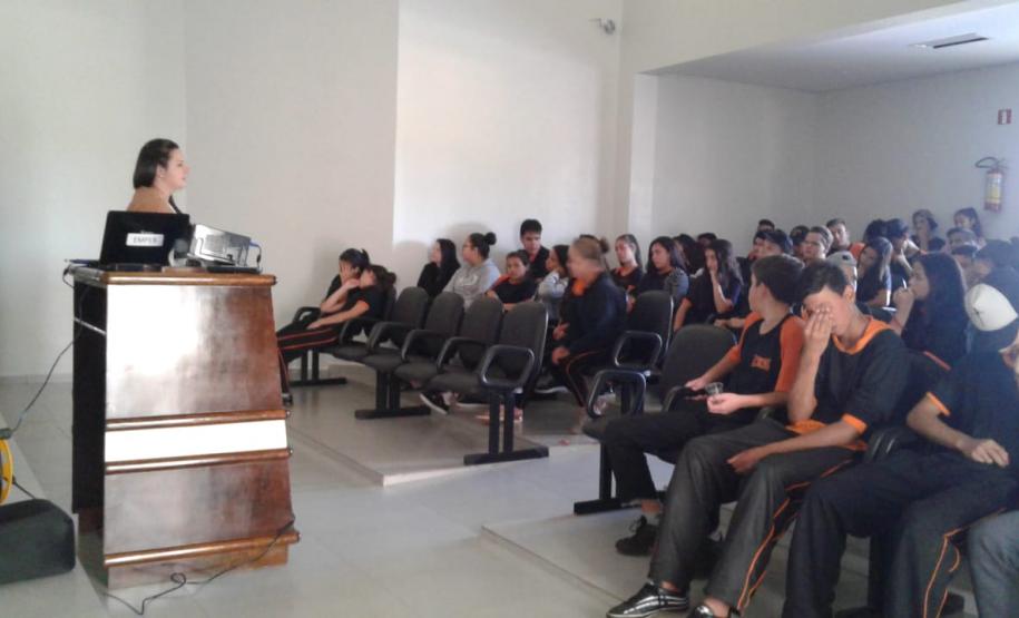 Palestra Prevenção e Cuidados com o Meio Ambiente no Colégio Est. de Segredo