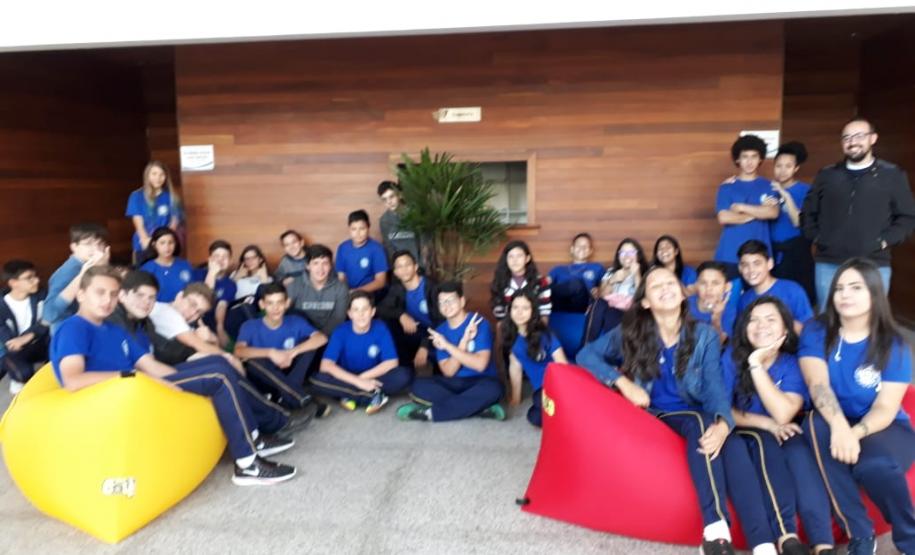 Visita dos alunos do Curso Técnico de Informática do Col. Est. Carneiro Martins à Mostra Tecnologia da Escola Optimus.