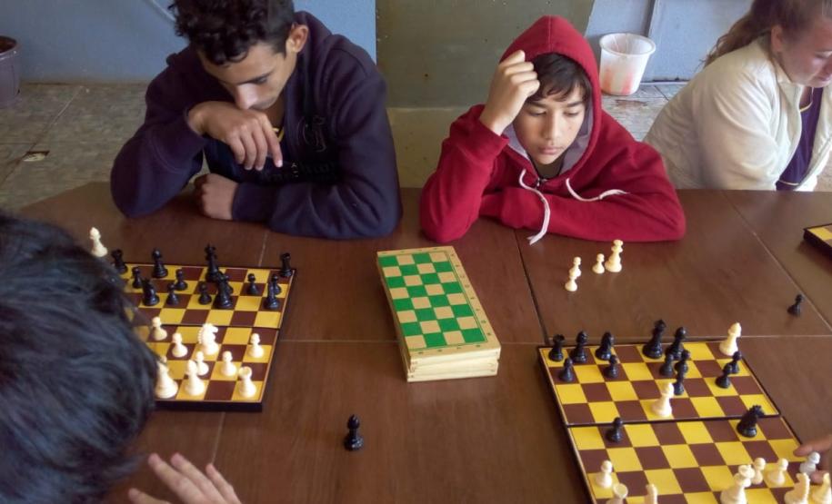 Colégio Estadual Anastácia Kruk elabora projeto de Xadrez para seus alunos.