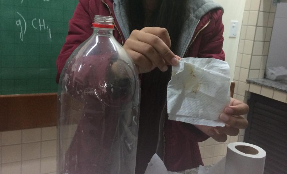 Colégio Estadual Pedro Carli elabora aula com alunos da 3ª série do Ensino Médio sobre Tabagismo e seus problemas.