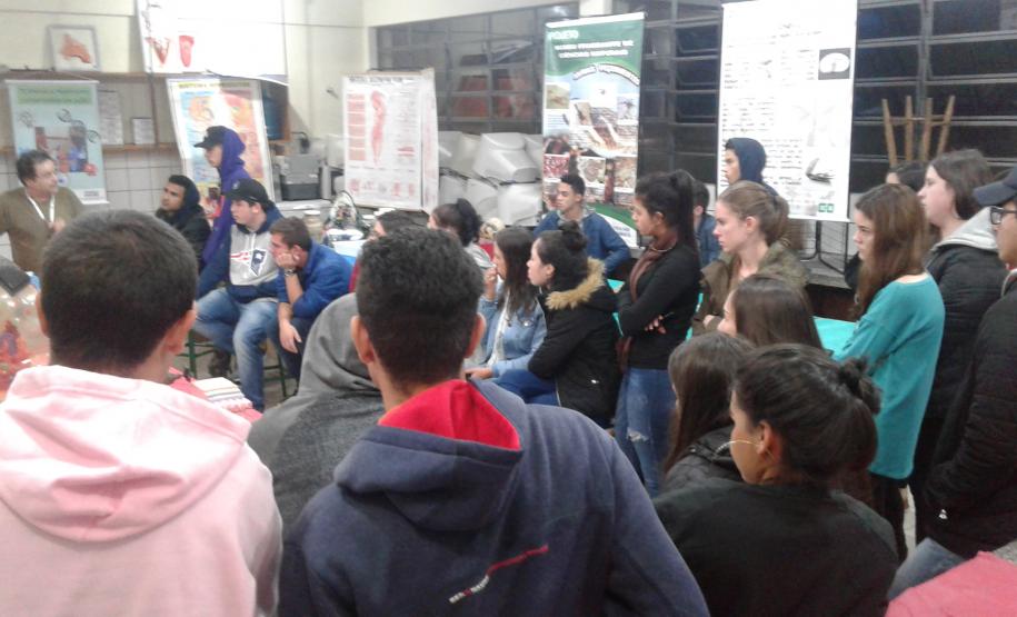 Alunos do Colégio Estadual Liane Martha da Costa vivenciam de forma lúdica o ensino de Ciências e Biologia