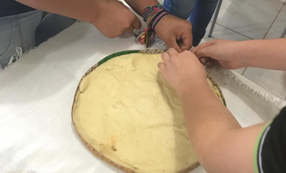 Alunos do Colégio Estadual Joanna Lechiw Thomé realizam Atividade Prática com base nos descritores da Prova Paraná.