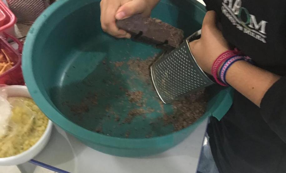 Alunos do Colégio Estadual Joanna Lechiw Thomé realizam Atividade Prática com base nos descritores da Prova Paraná.