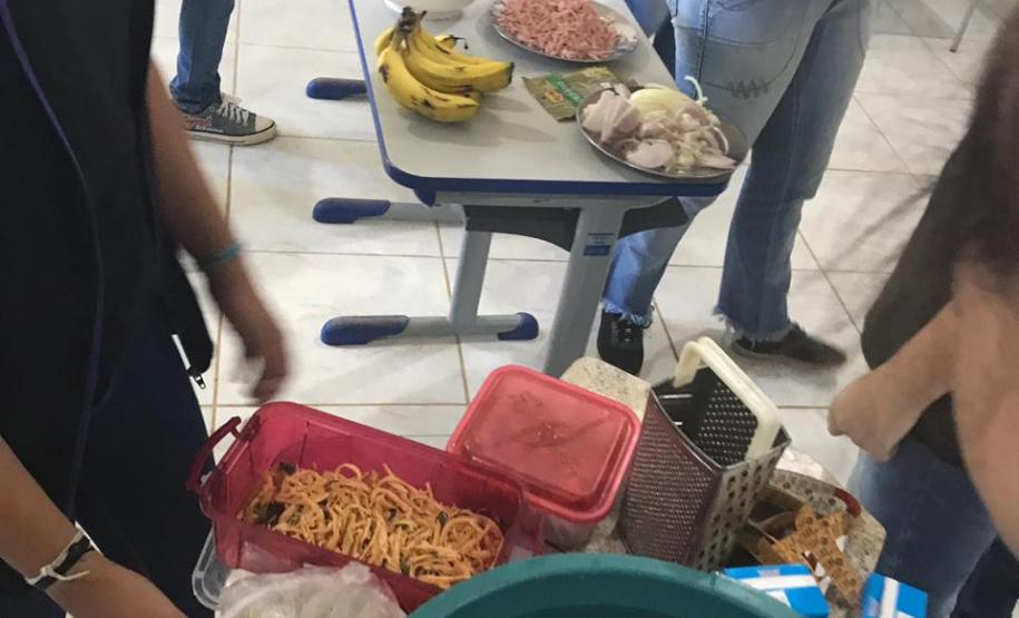 Alunos do Colégio Estadual Joanna Lechiw Thomé realizam Atividade Prática com base nos descritores da Prova Paraná.