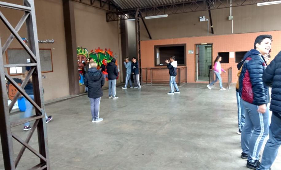 Produção de vídeos é utilizada como estratégia para reforçar conceitos de Filosofia da Ciência.