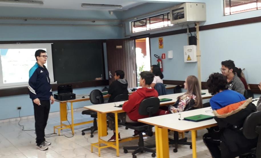 Palestra aborda tema das relações históricas da gastronomia brasileira.