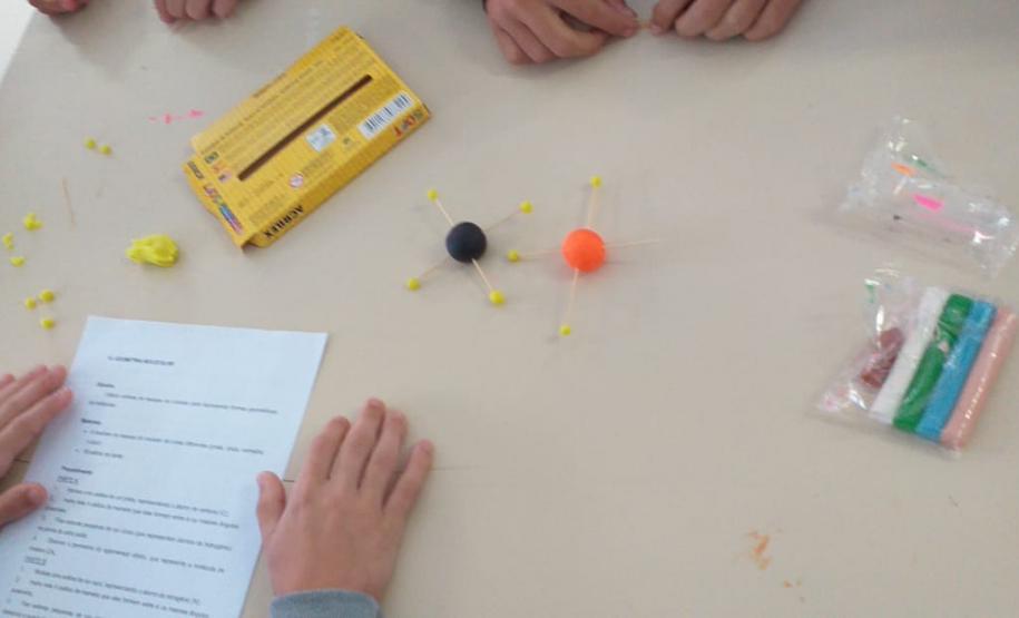 Geometria espacial das moléculas: O lúdico e tecnológico nas aulas de Ciências.