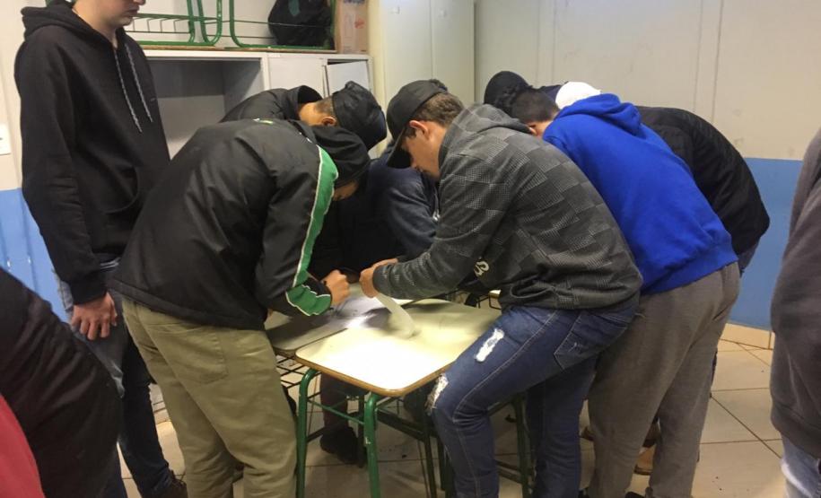 Oficinas de Aprendizagem Criativa no Colégio Estadual do Campo Cornélio Pires Ribeiro.