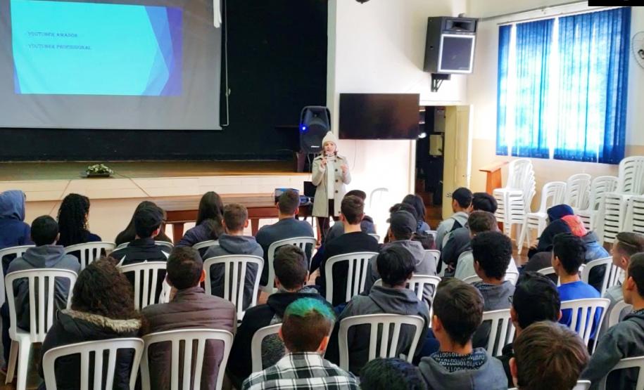 Alunos do curso Técnico em Informática, do Colégio Est. Francisco Carneiro Martins tem palestra com Youtuber Profissional