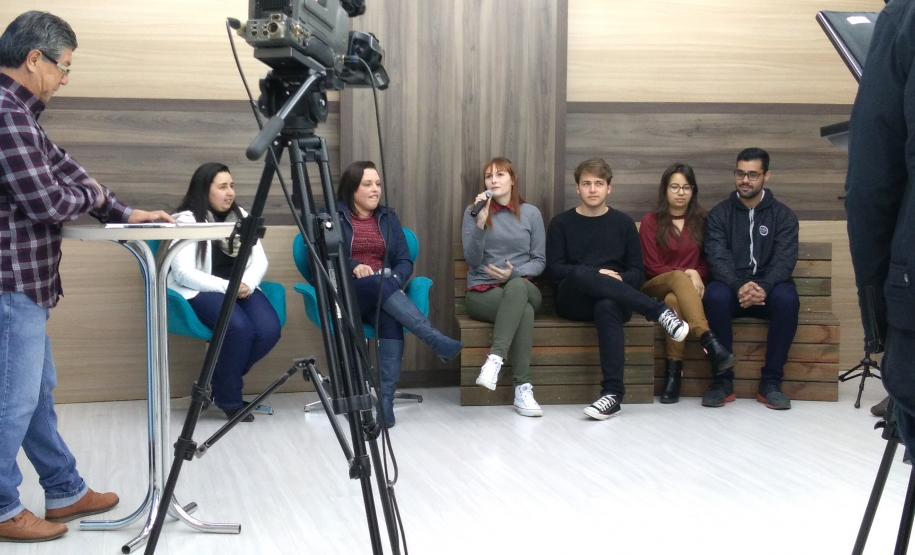 Alunos do curso Técnico em Química participam do programa "Fábrica de Cultura" da TV Humaitá.