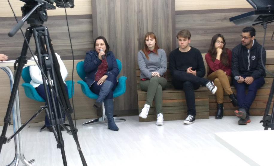 Alunos do curso Técnico em Química participam do programa "Fábrica de Cultura" da TV Humaitá.