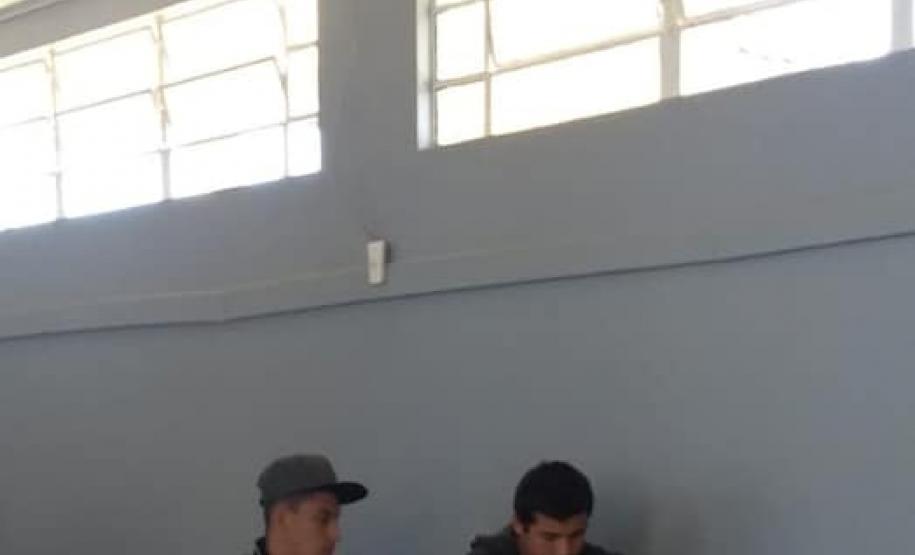 Aula prática de Física, no Colégio Estadual do Campo Prof. Luiz Andrade.