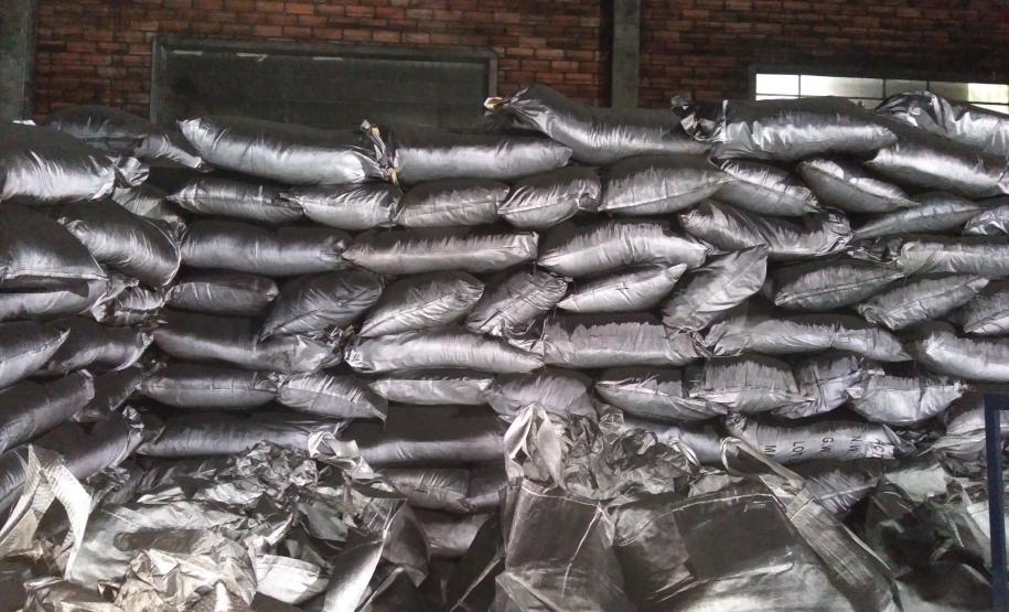 Alunos do curso Técnico em Química, do Colégio Estadual Francisco Carneiro Martins, participaram de visita técnica à Indústria Alphacarbo