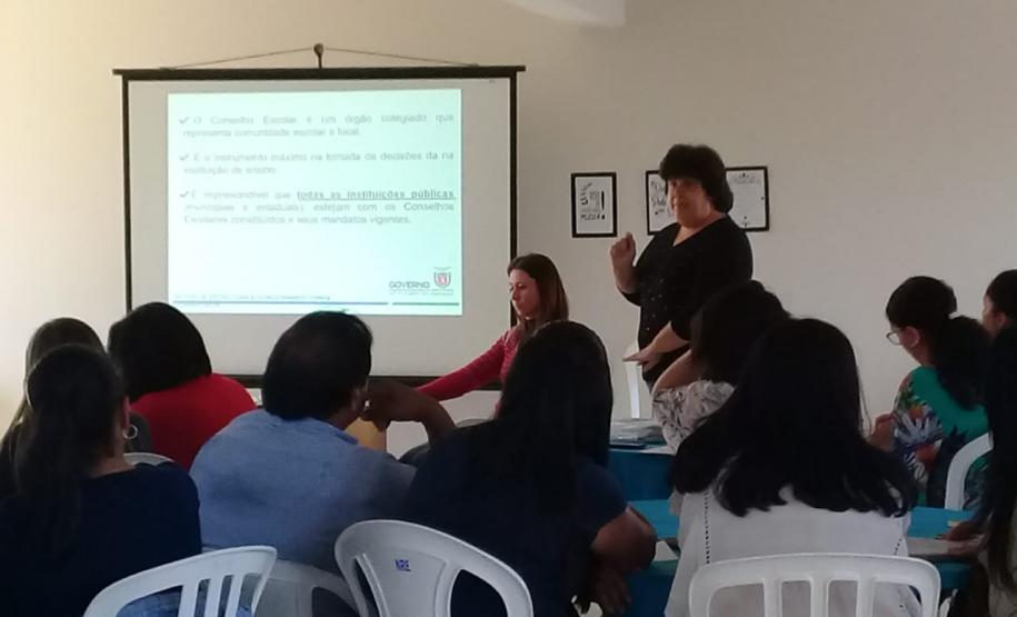 Reunião do Núcleo de Cooperação Pedagógica trata de adequações dos Conselhos Escolares e do Projeto Político Pedagógico à luz do Referencial Curricular do Paraná.