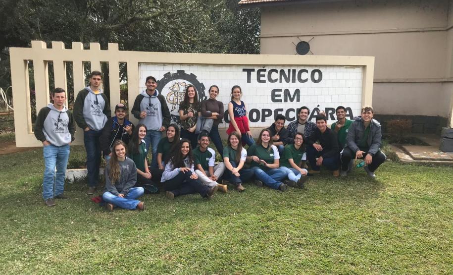CEEP Arlindo Ribeiro recebe visita dos alunos do Grêmio Estudantil do CEEP Getúlio Vargas, do município de Palmeira.