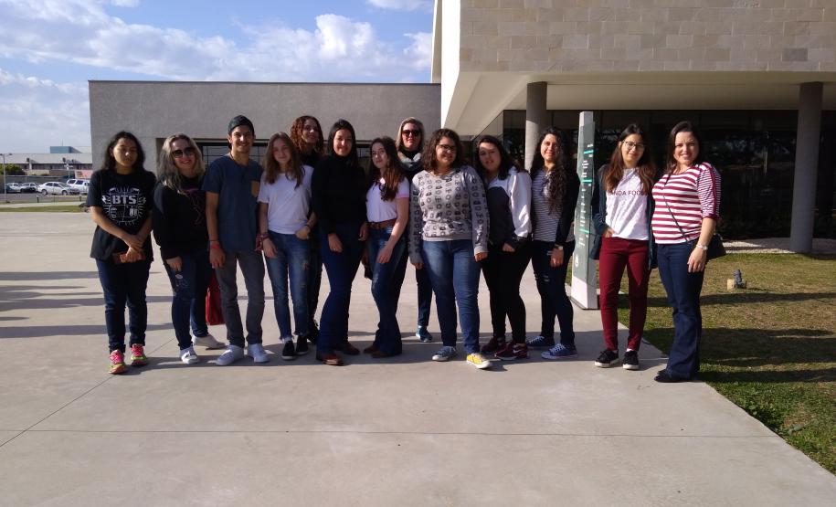 Alunos dos 3º e 4º Anos, do curso Técnico em Química, modalidade Subsequente realizam visita técnica à Polícia Científica do Paraná.