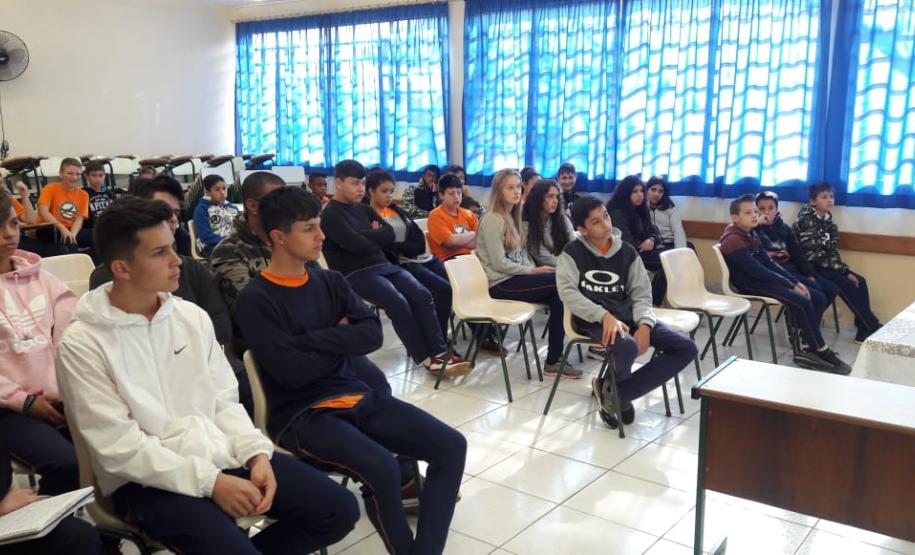 Pesquisador da Stanford University ministra aula inaugural do Programa Mais Aprendizagem no Colégio Estadual Vereador Heitor Rocha Kramer.