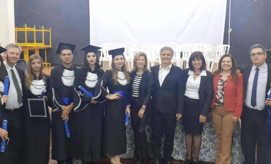 Colégio Estadual Francisco Carneiro Martins, realiza formatura dos alunos dos cursos técnicos subsequentes em Administração, Eletromecânica e Secretariado.