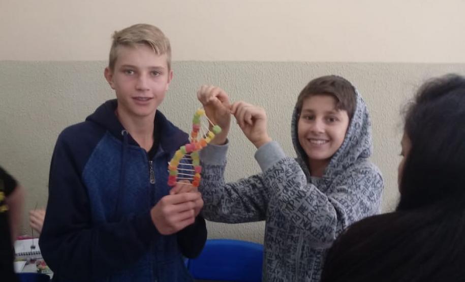 arlindo ribeiro Alunos das 1ª Séries, do Colégio Estadual de Educação Profissional Arlindo Ribeiro - Agrícola, aprendem sobre genética de forma lúdica.