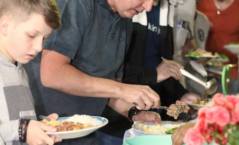 Projeto Social de parceria entre C.E. do Campo da Palmeirinha e Bandeira Batatas e Cereais visa combater a evasão escolar.