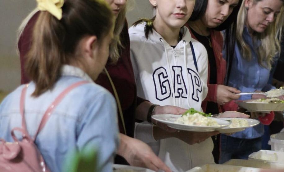 Projeto Social de parceria entre C.E. do Campo da Palmeirinha e Bandeira Batatas e Cereais visa combater a evasão escolar.
