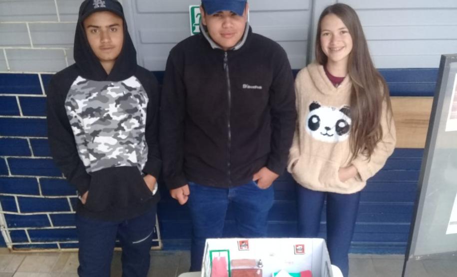 Leitura e exposição do Diário de Anne Frank: uma prática dos alunos do C.E. do Campo Izaltino R. Bastos