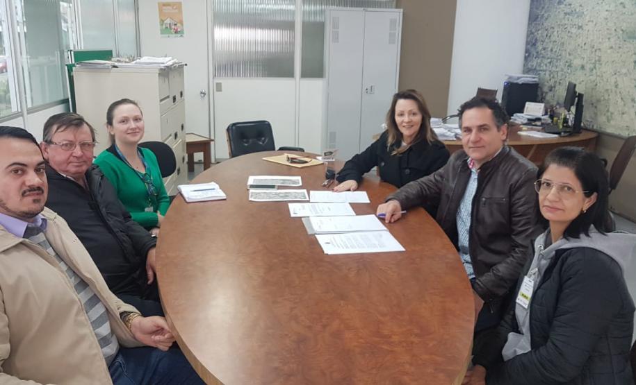 Representantes do NRE Guarapuava e Secretaria Municipal de Habitação e Urbanismo debatem demandas das Instituições de Ensino