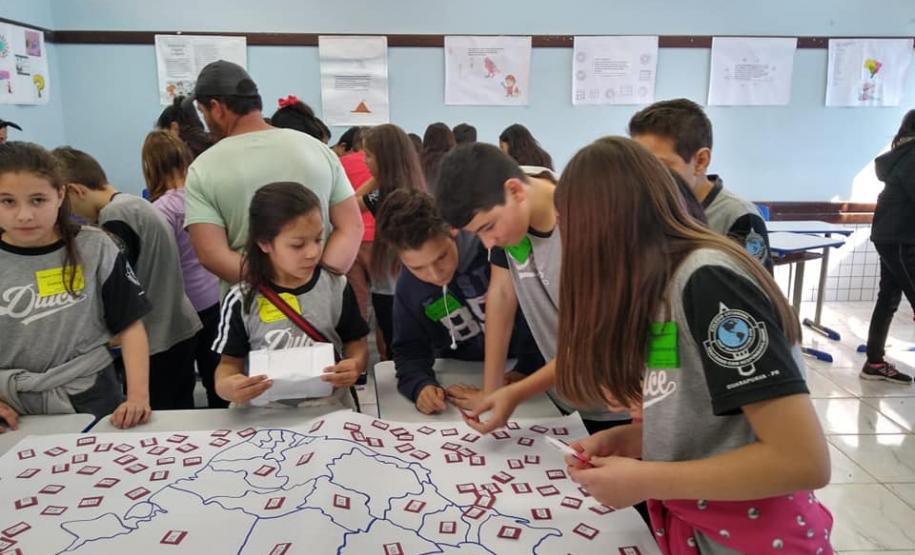 Feira do Conhecimento - Colégio Estadual Professora Dulce Maschio.