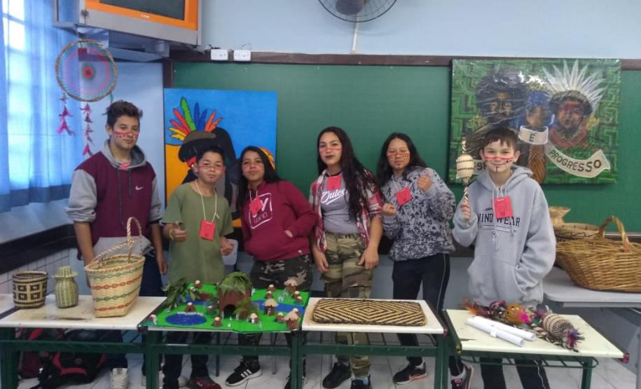 Feira do Conhecimento - Colégio Estadual Professora Dulce Maschio.