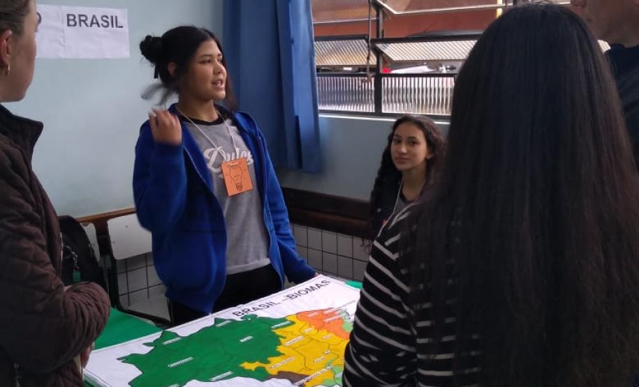 Feira do Conhecimento - Colégio Estadual Professora Dulce Maschio.