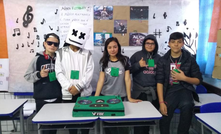 Feira do Conhecimento - Colégio Estadual Professora Dulce Maschio.