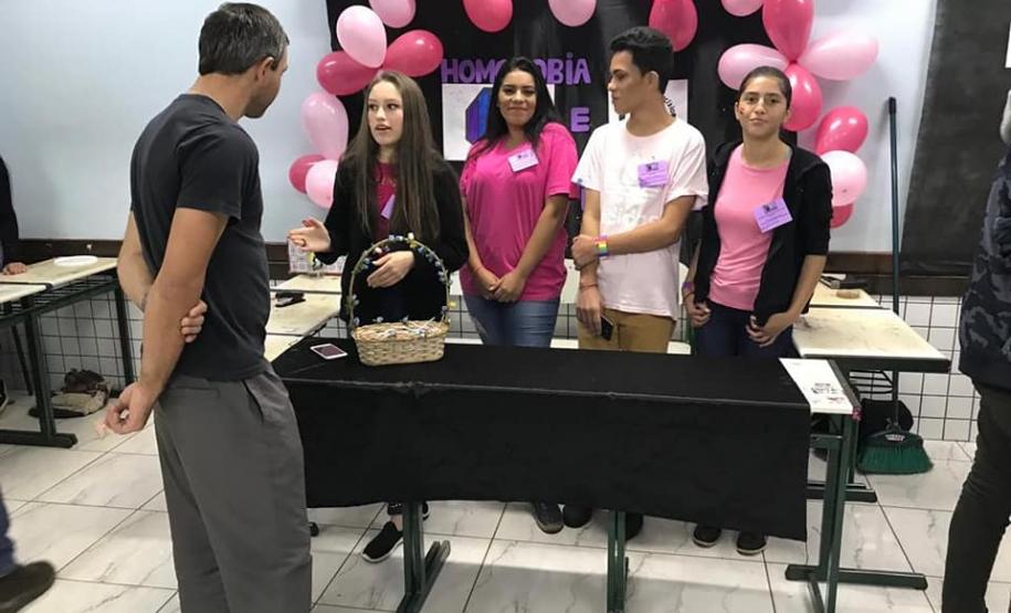Feira do Conhecimento - Colégio Estadual Professora Dulce Maschio.
