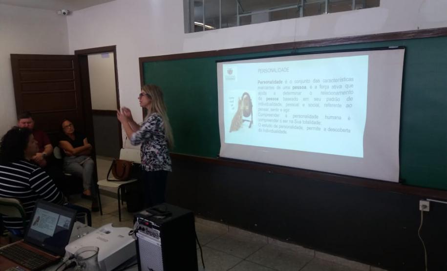 Profissionais do Colégio Estadual Santo Antonio participam da palestra motivacional: “Relações interpessoais e a relação de si mesmo”.