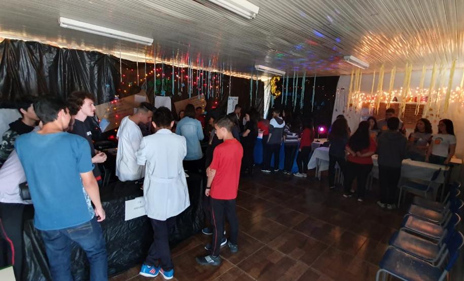 C.E. Cristo Rei realiza a V Mostra Científica