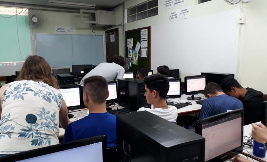 C.E. Francisco Carneiro Martins realiza Semana de Estudos do curso Técnico em Informática