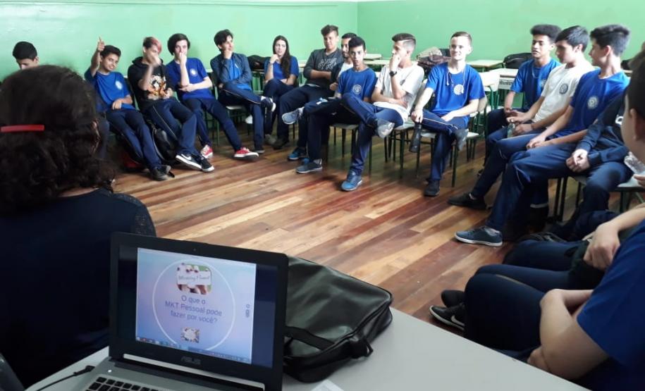 C.E. Francisco Carneiro Martins realiza Semana de Estudos do curso Técnico em Informática